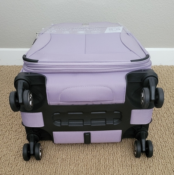 Travelpro WalkAbout 6 Carry-on Suitcase - Picture 9 of 15